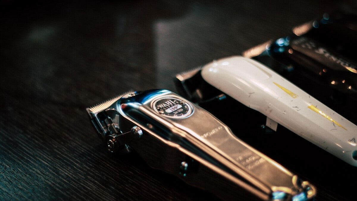 Wahl 理发器系列适用于理发师和发型师:Magic Clip、Senior、Metal 版本和最新的 Vapor,用于多功能头发修剪。